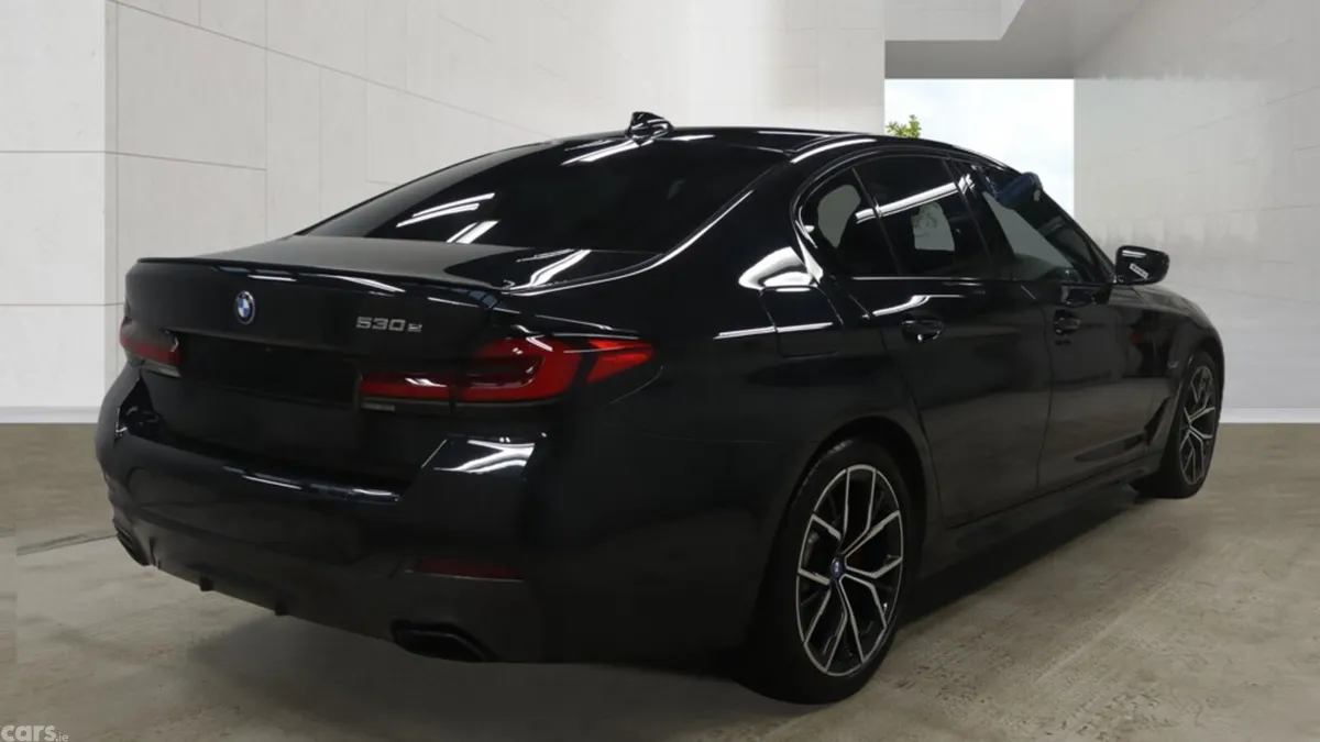 BMW 5-Series Saloon, Petrol Hybrid, 2023, Black
