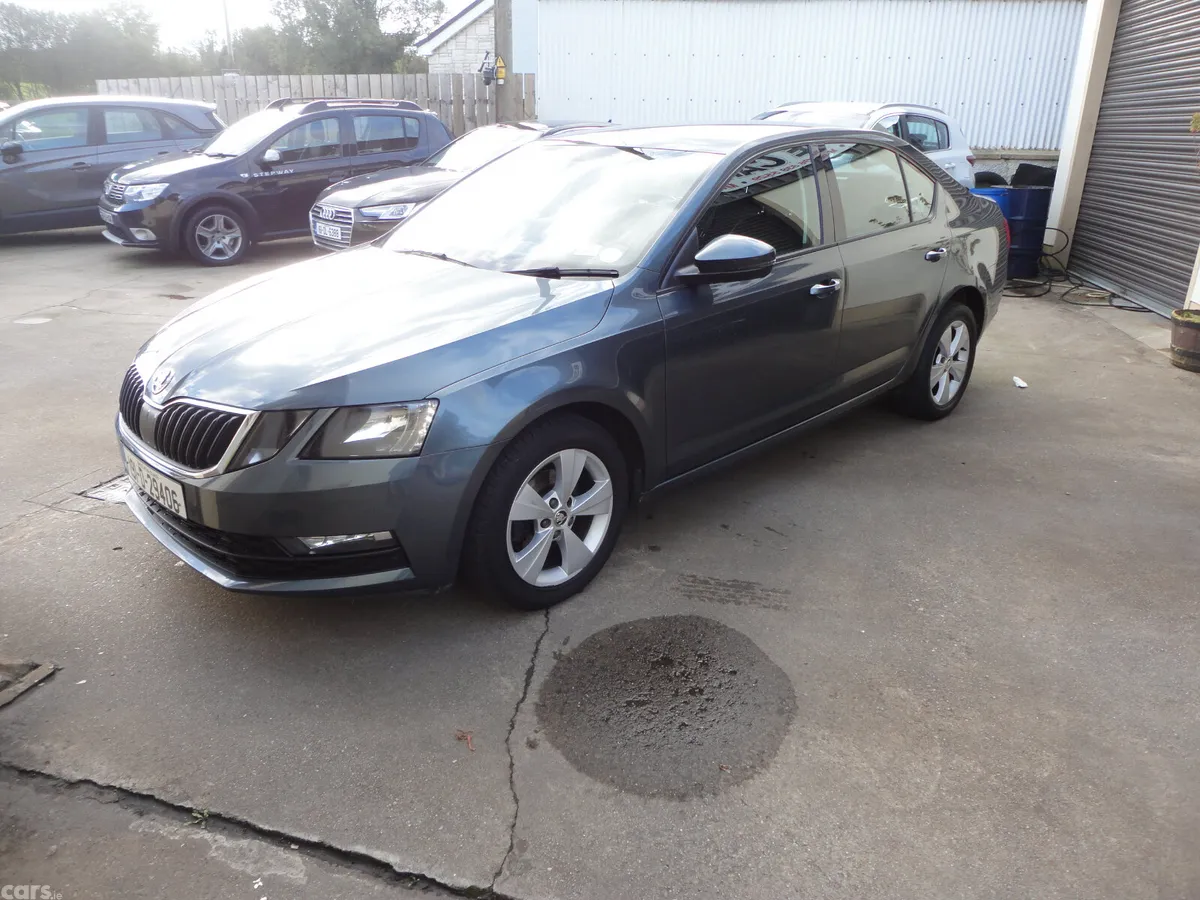 Skoda Octavia Saloon, Diesel, 2019, Grey
