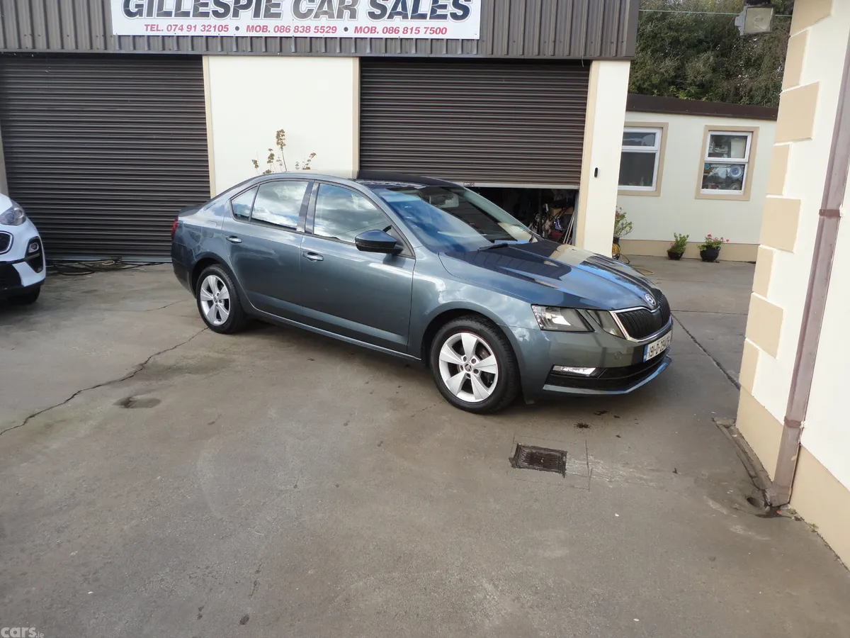 Skoda Octavia Saloon, Diesel, 2019, Grey