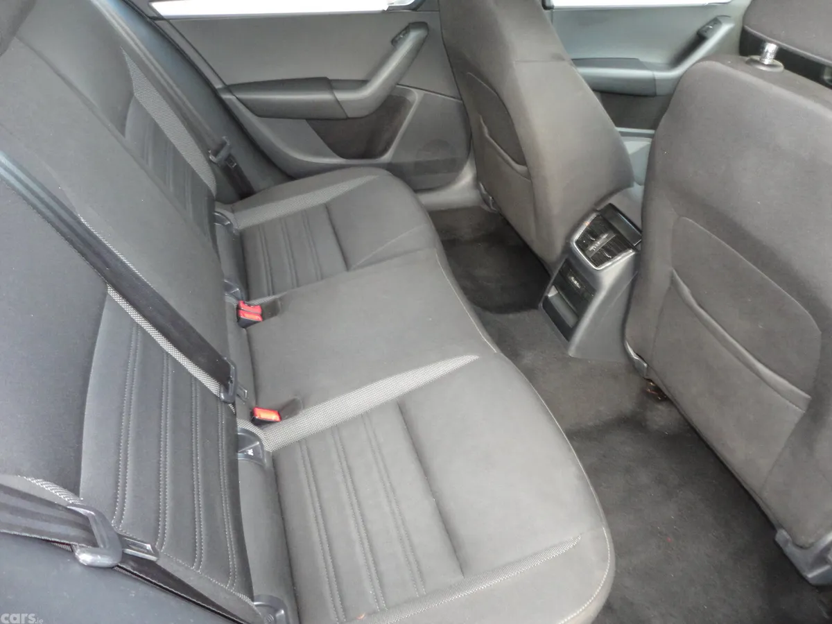 Skoda Octavia Saloon, Diesel, 2019, Grey