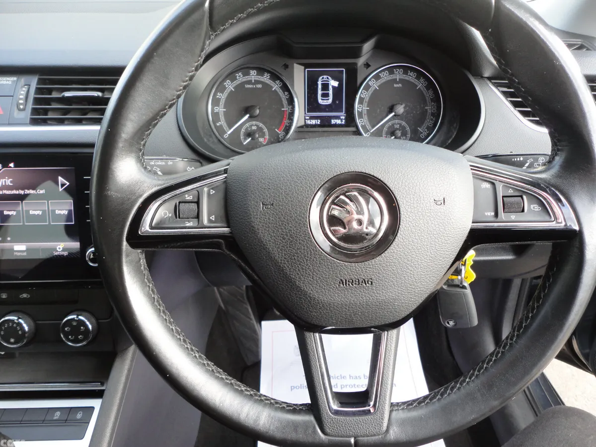 Skoda Octavia Saloon, Diesel, 2019, Grey
