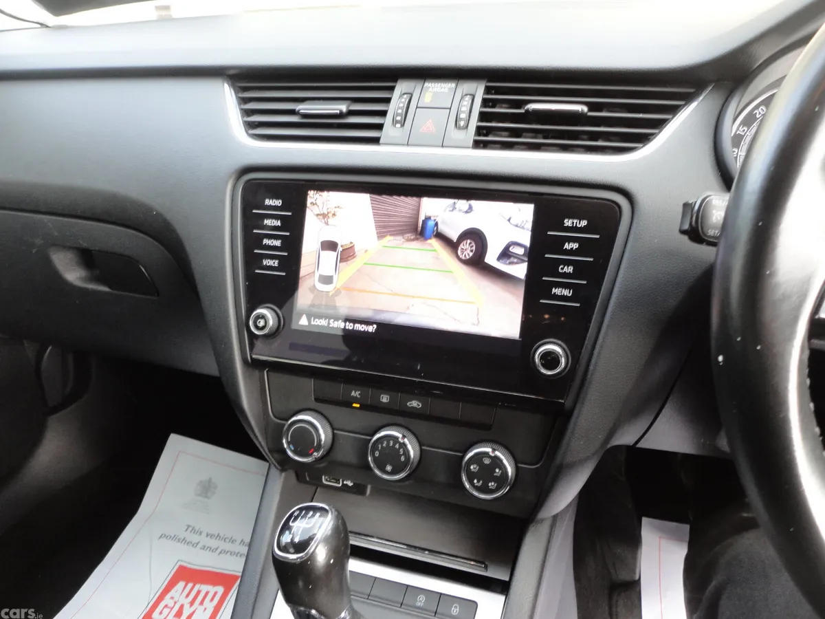 Skoda Octavia Saloon, Diesel, 2019, Grey