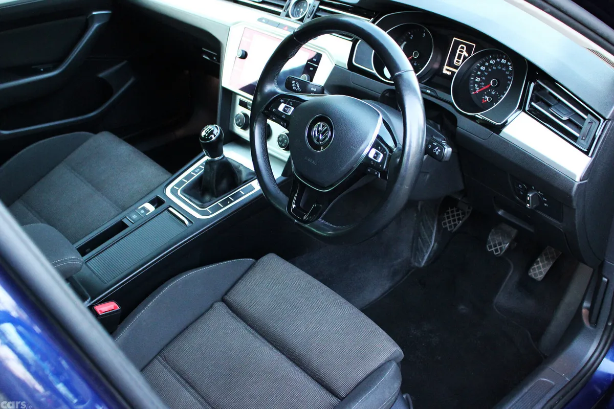 Volkswagen Passat Saloon, Diesel, 2017, Blue