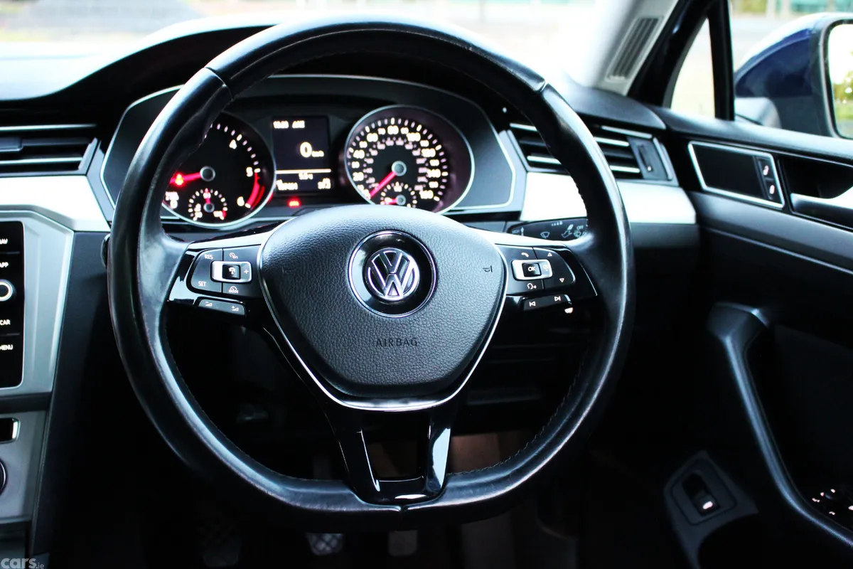 Volkswagen Passat Saloon, Diesel, 2017, Blue
