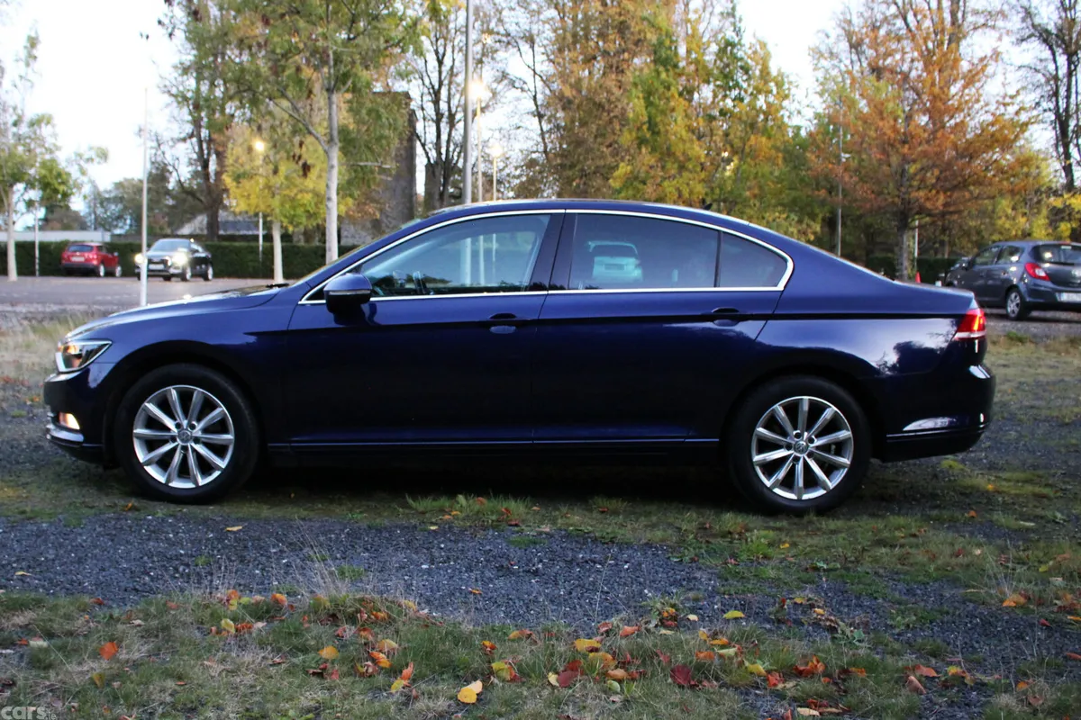 Volkswagen Passat Saloon, Diesel, 2017, Blue
