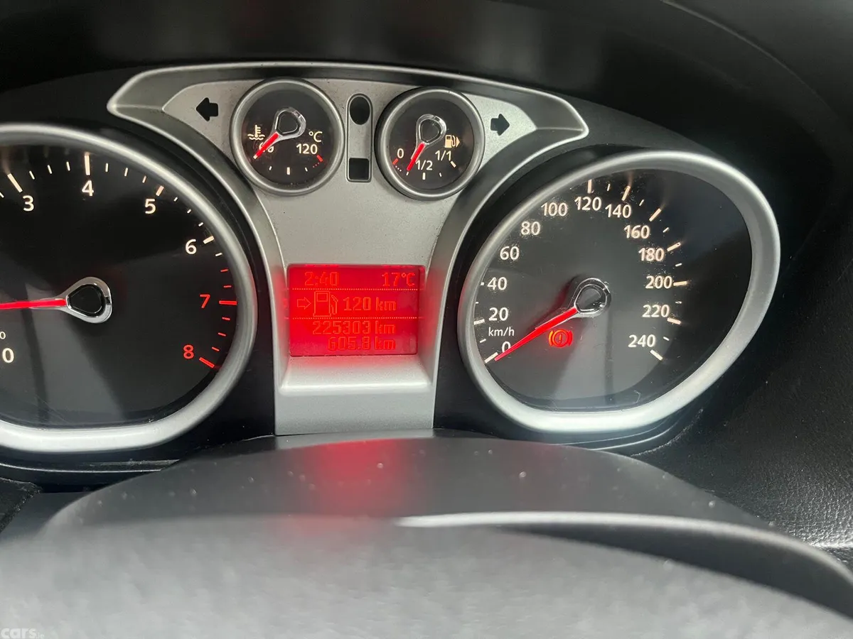 Ford Focus Hatchback, Petrol, 2009, Red
