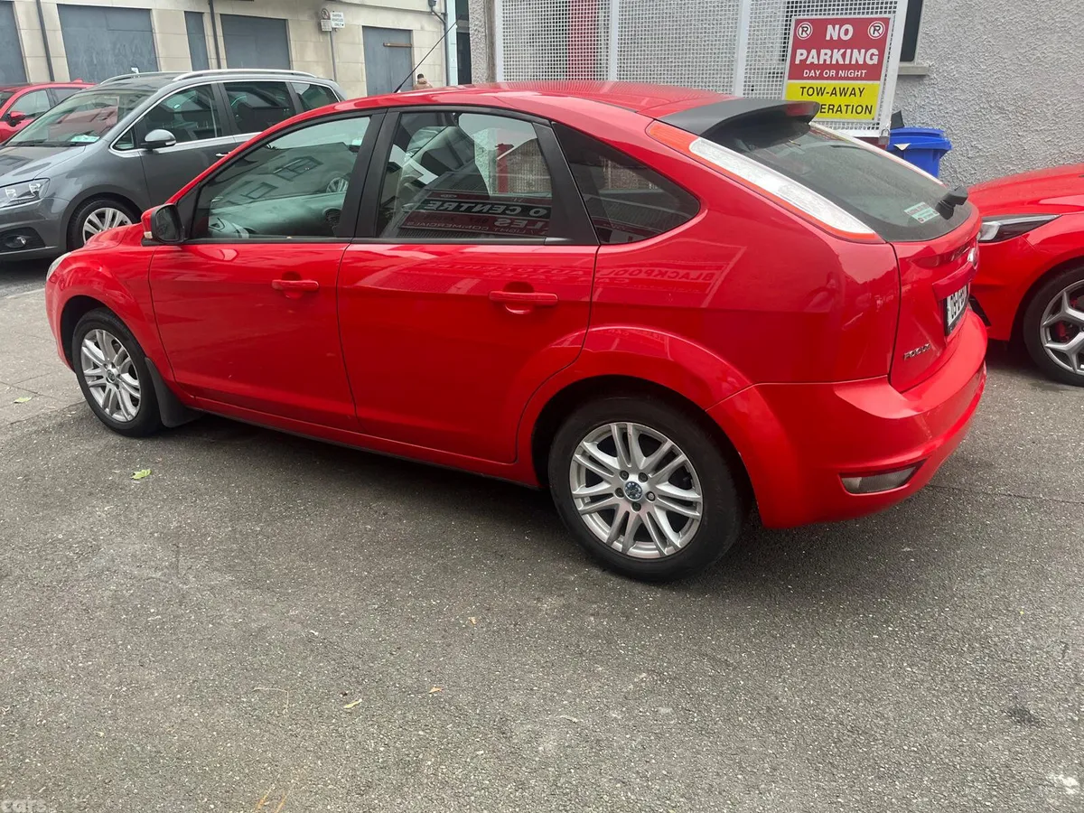 Ford Focus Hatchback, Petrol, 2009, Red