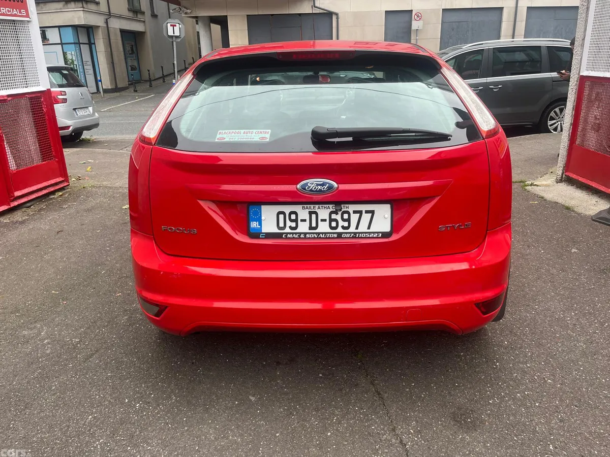 Ford Focus Hatchback, Petrol, 2009, Red