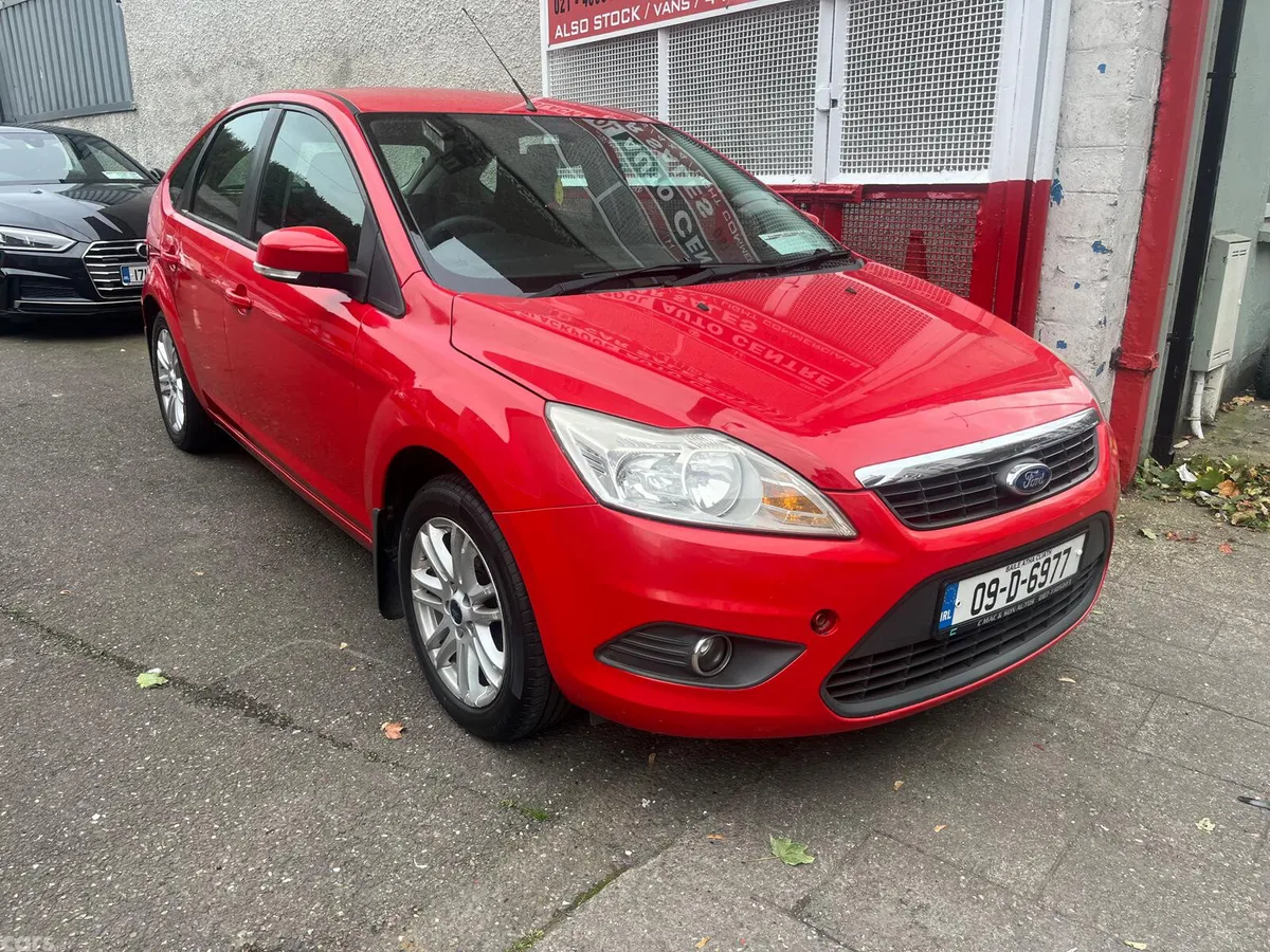 Ford Focus Hatchback, Petrol, 2009, Red