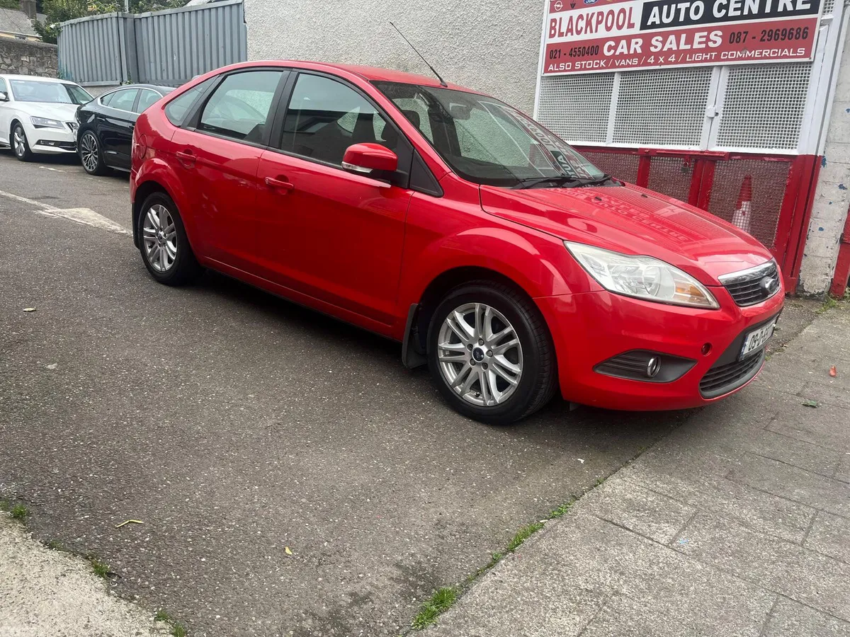 Ford Focus Hatchback, Petrol, 2009, Red