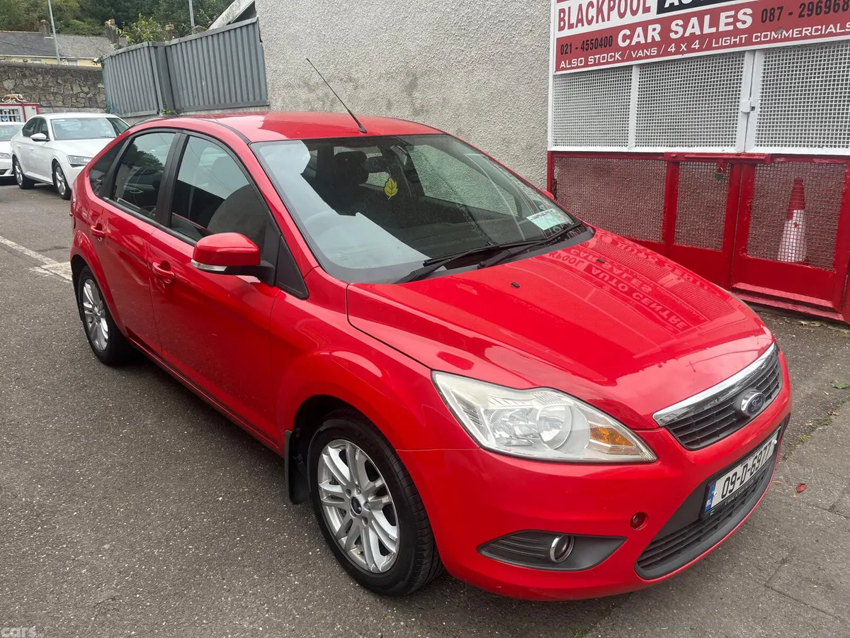 Ford Focus Hatchback, Petrol, 2009, Red