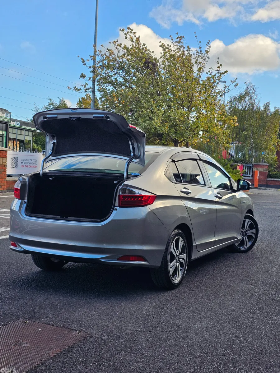Honda Grace Saloon, Petrol Hybrid, 2015, Grey