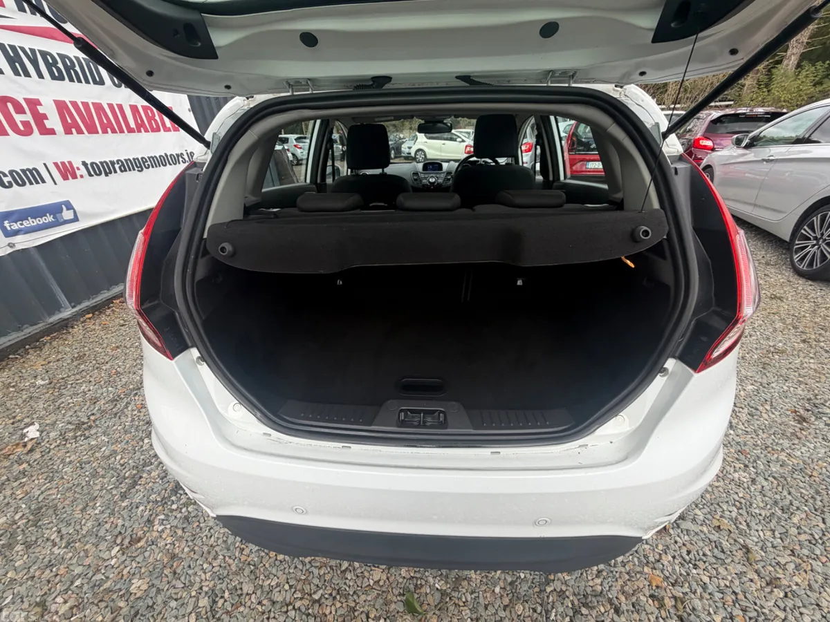 Ford Fiesta Hatchback, Petrol, 2015, White
