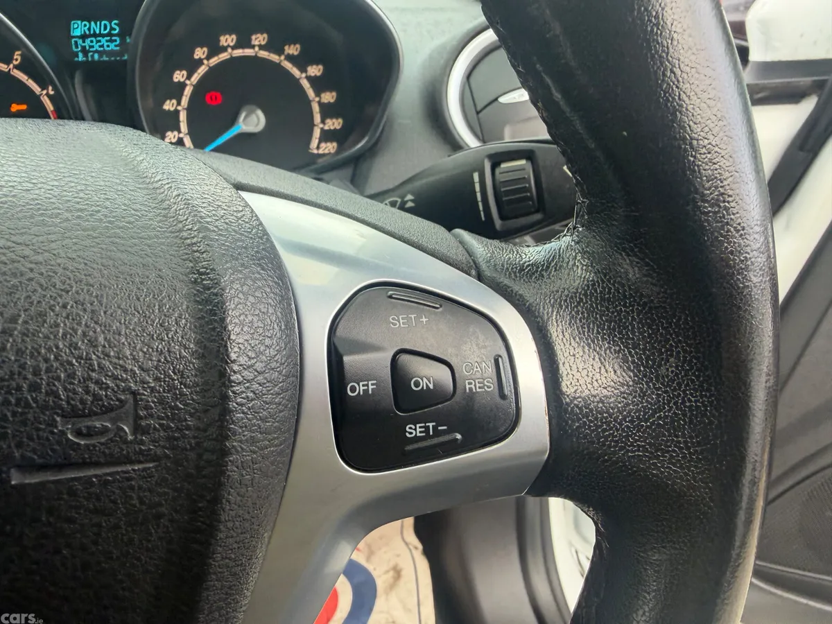 Ford Fiesta Hatchback, Petrol, 2015, White