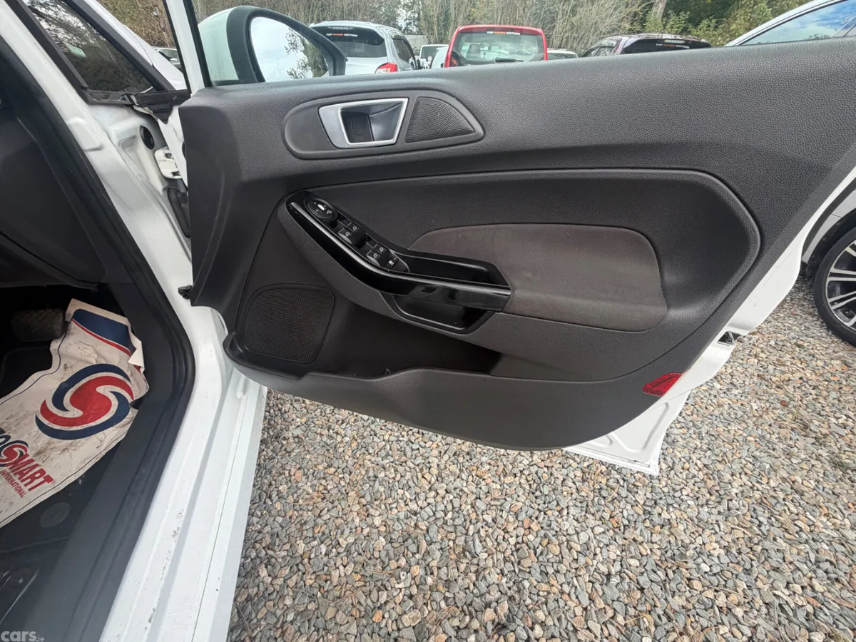 Ford Fiesta Hatchback, Petrol, 2015, White