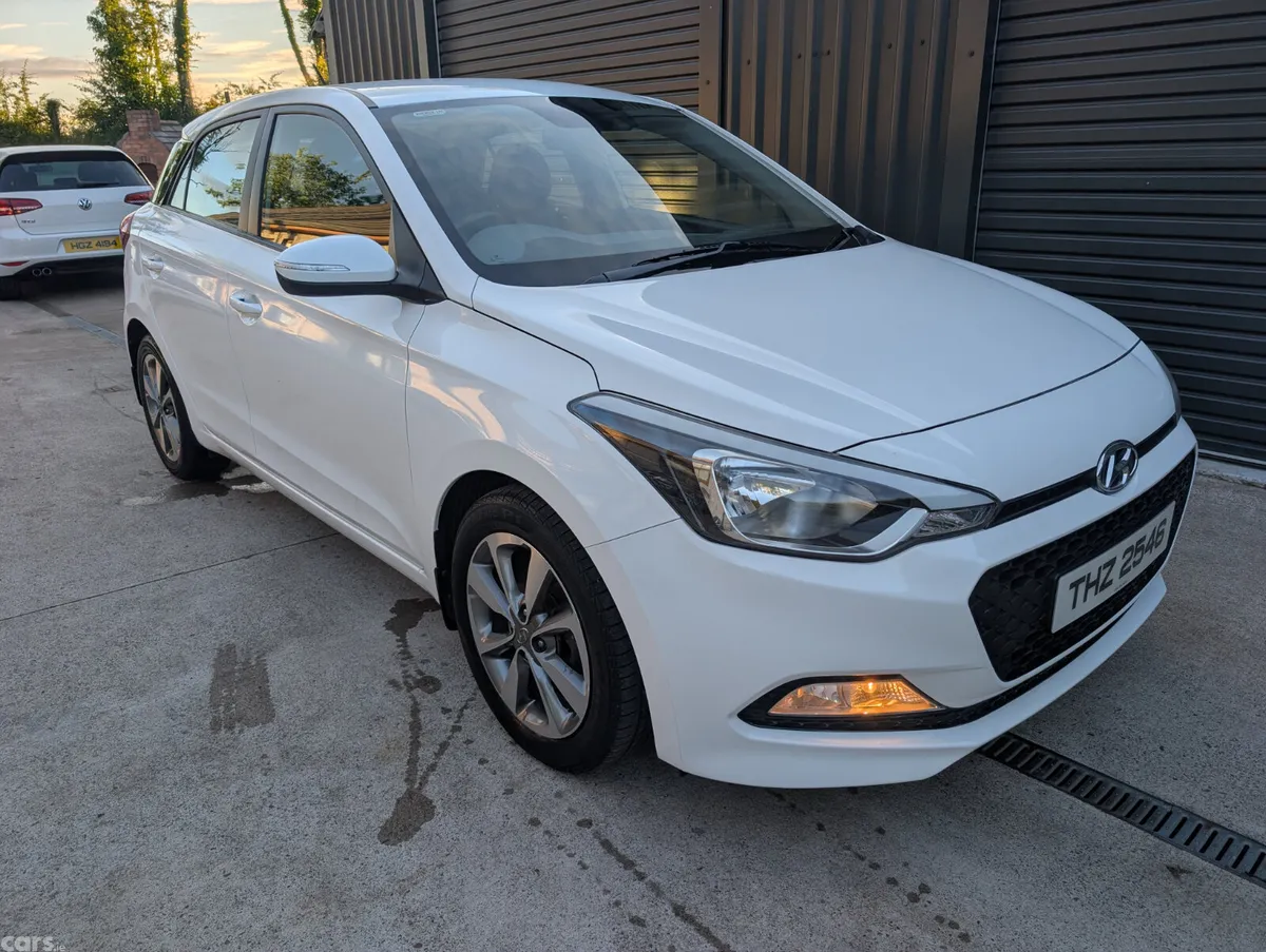 Hyundai i20 Hatchback, Petrol, 2015, White