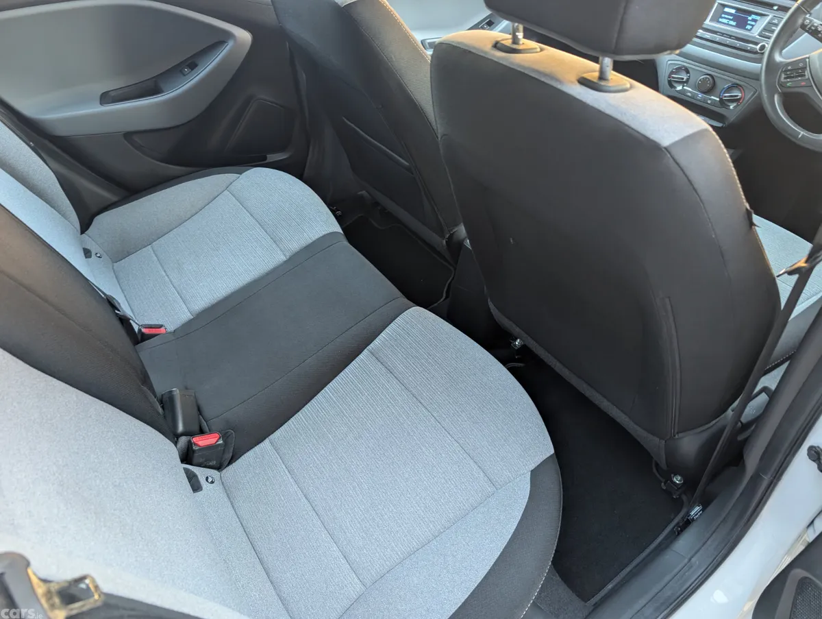 Hyundai i20 Hatchback, Petrol, 2015, White
