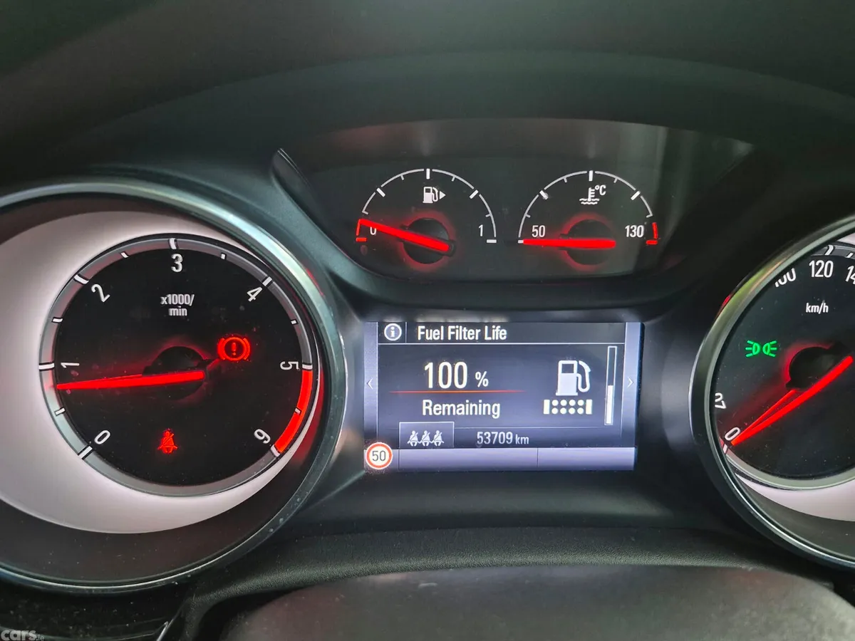 Opel Astra Hatchback, Diesel, 2017, Red