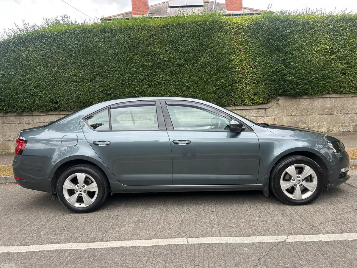Skoda Octavia Saloon, Diesel, 2019, Black