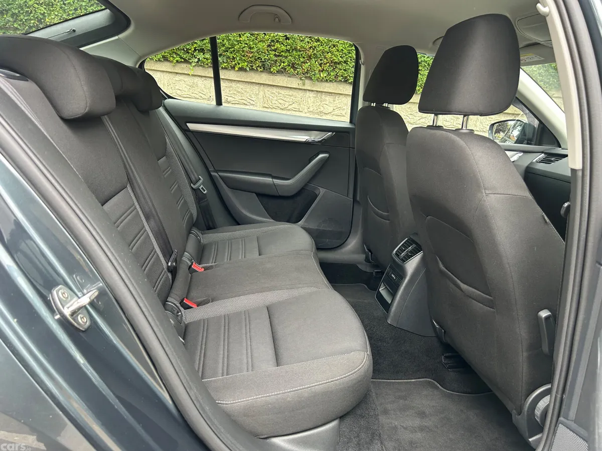 Skoda Octavia Saloon, Diesel, 2019, Black