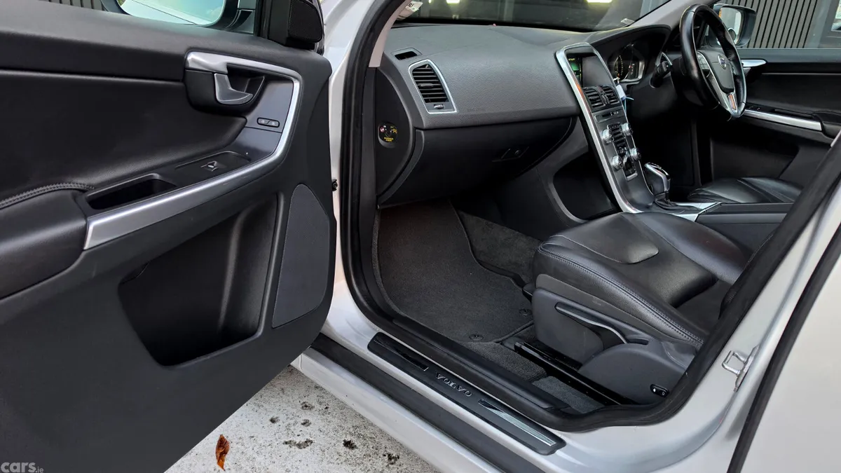 Volvo XC60 SUV, Diesel, 2016, Silver
