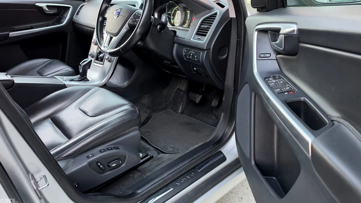 Volvo XC60 SUV, Diesel, 2016, Silver