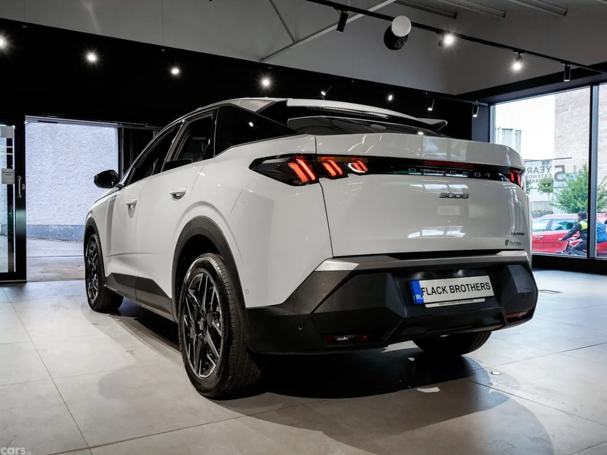 Peugeot 3008 MPV, Petrol Hybrid, 2026, White