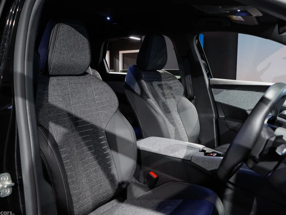Peugeot 5008 MPV, Petrol Hybrid, 2026, Black