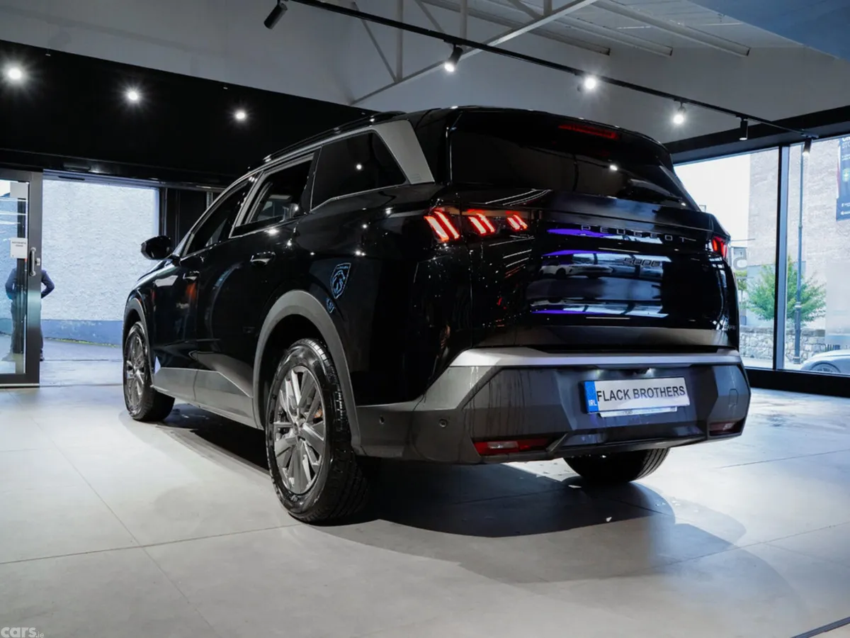 Peugeot 5008 MPV, Petrol Hybrid, 2026, Black