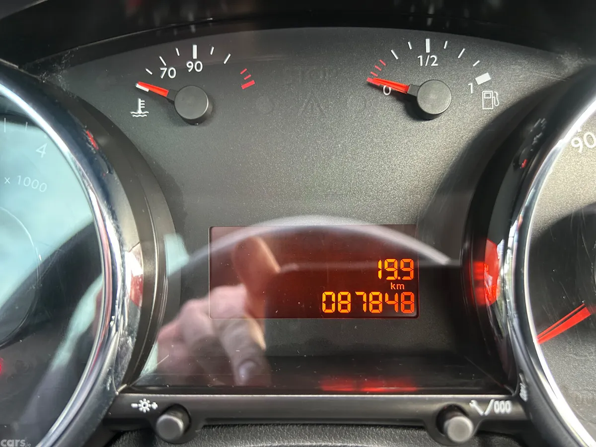 Peugeot 5008 MPV, Petrol, 2017, Grey