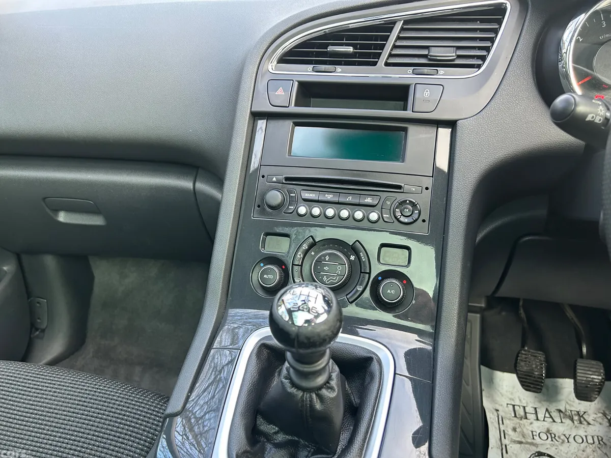 Peugeot 5008 MPV, Petrol, 2017, Grey