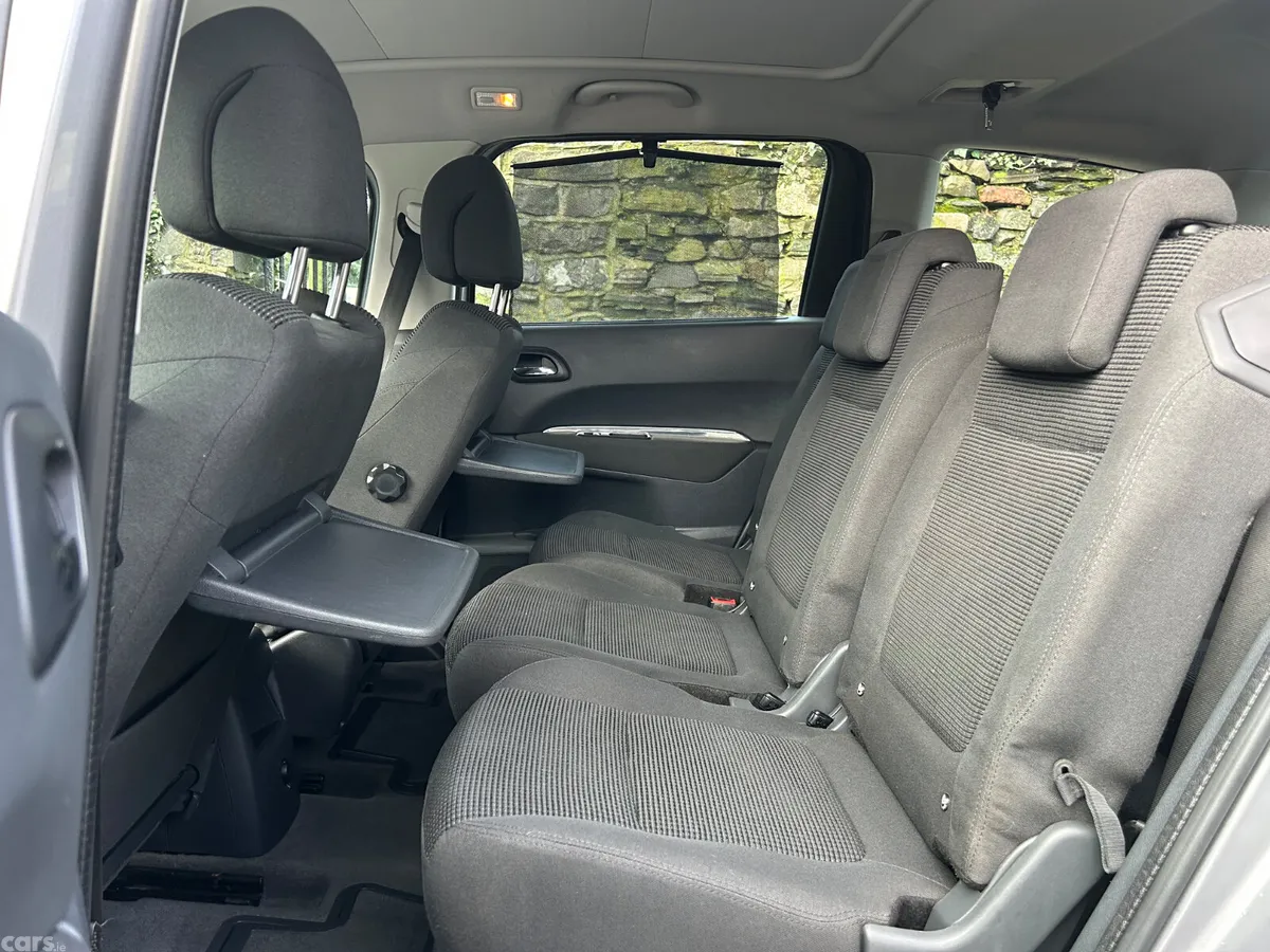 Peugeot 5008 MPV, Petrol, 2017, Grey