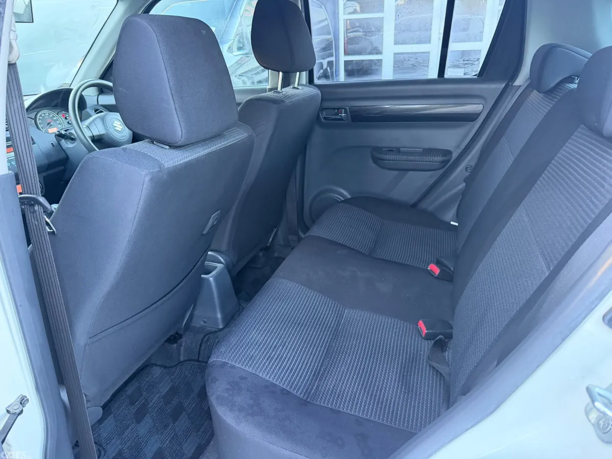 Suzuki Swift Hatchback, Petrol, 2009, White