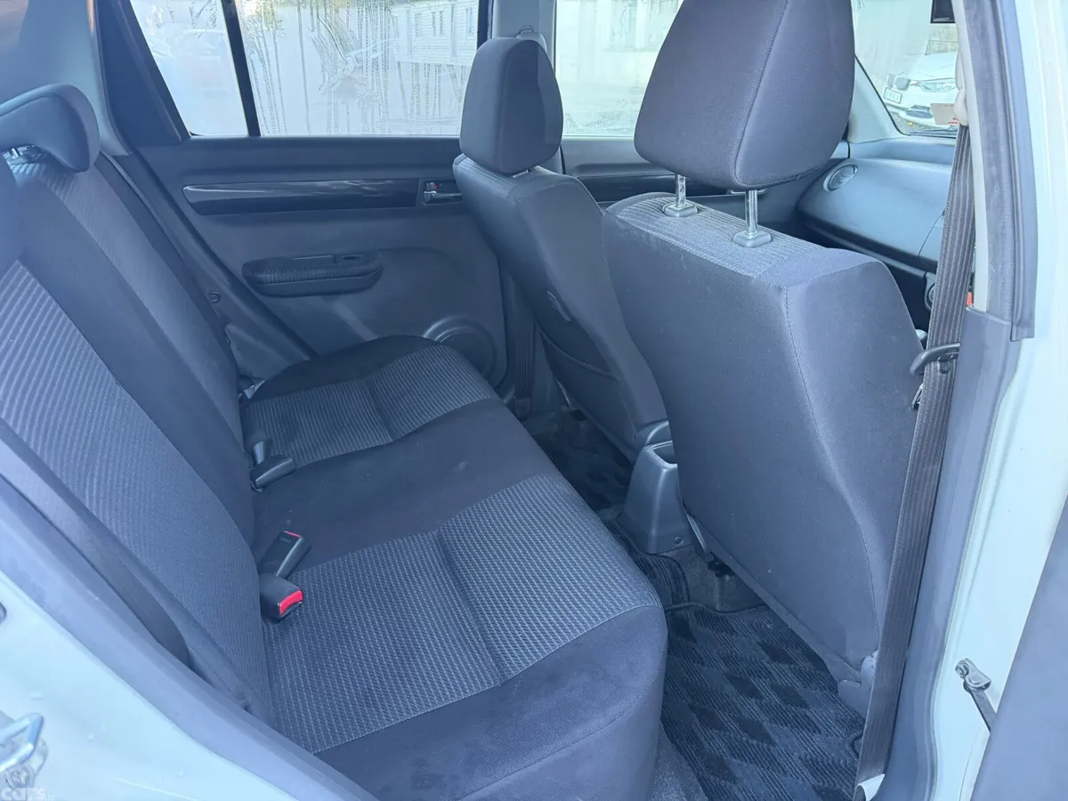 Suzuki Swift Hatchback, Petrol, 2009, White