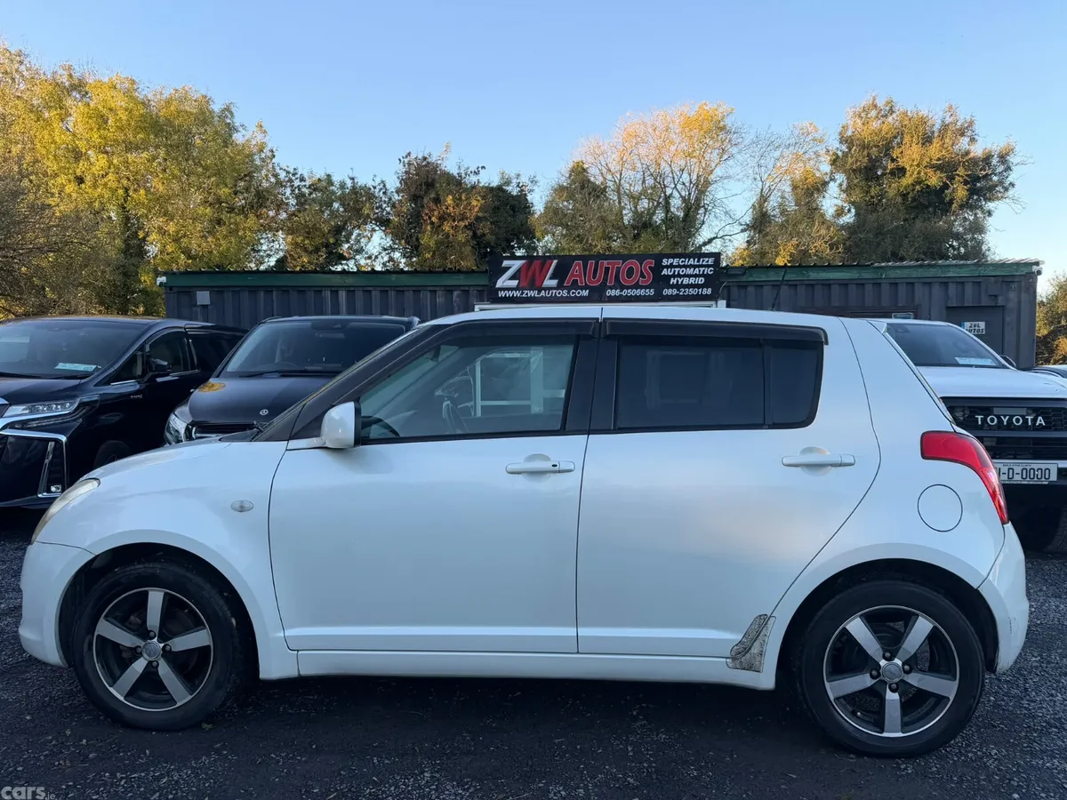 Suzuki Swift Hatchback, Petrol, 2009, White
