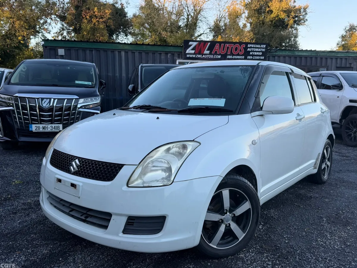 Suzuki Swift Hatchback, Petrol, 2009, White