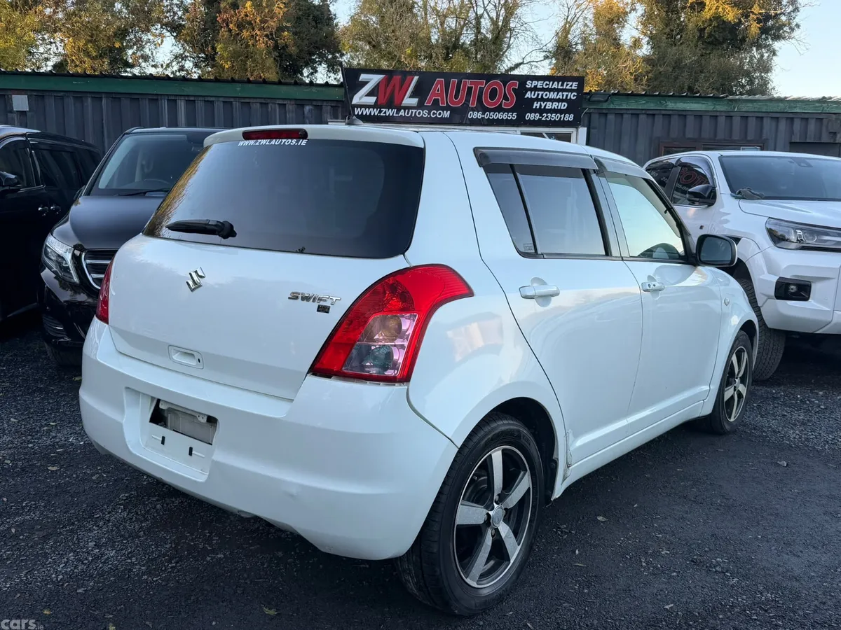 Suzuki Swift Hatchback, Petrol, 2009, White
