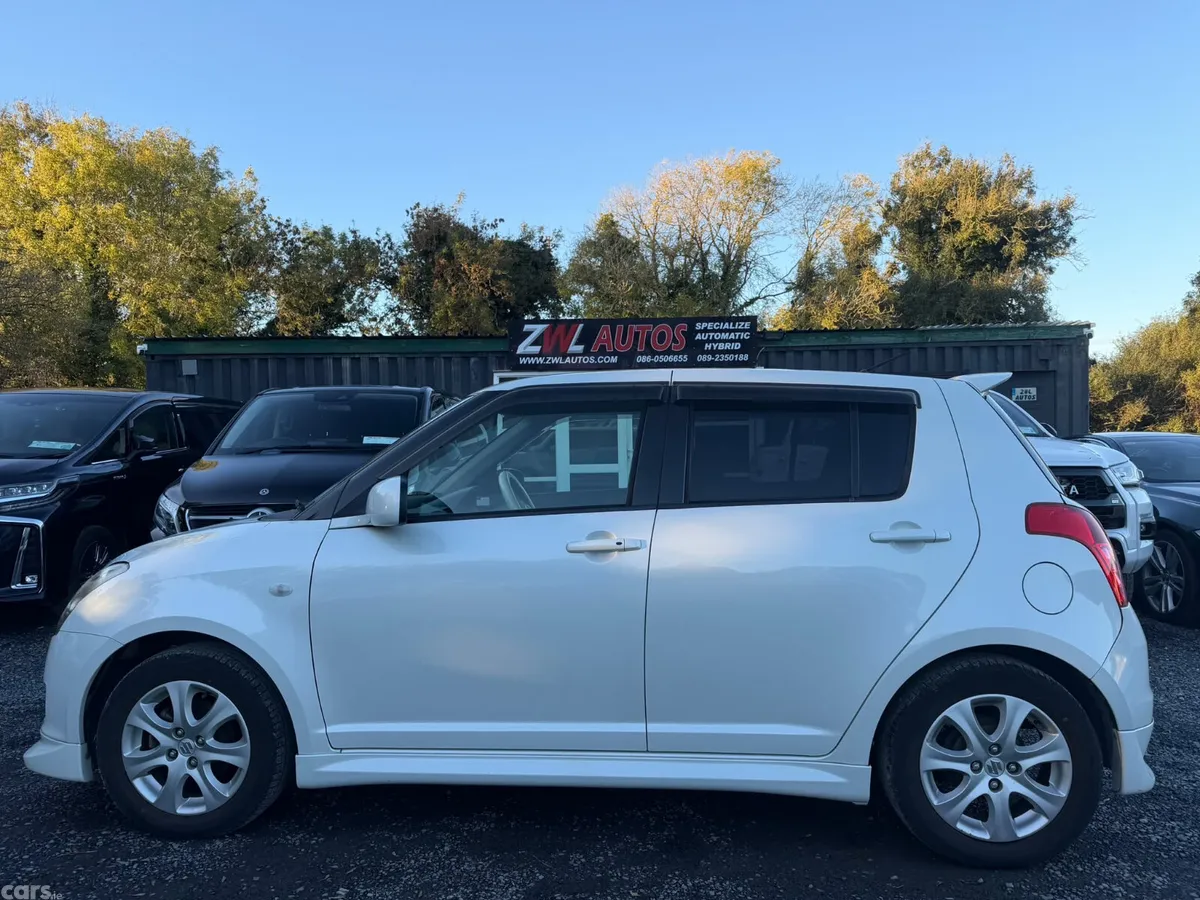 Suzuki Swift Hatchback, Petrol, 2009, White