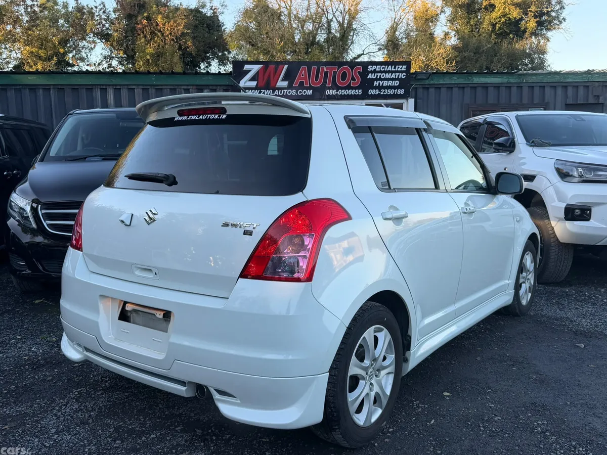 Suzuki Swift Hatchback, Petrol, 2009, White