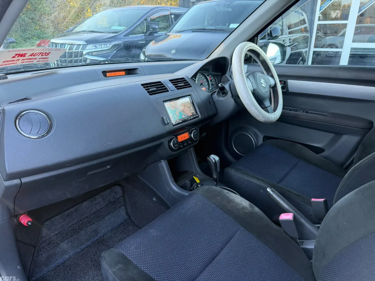 Suzuki Swift Hatchback, Petrol, 2009, White