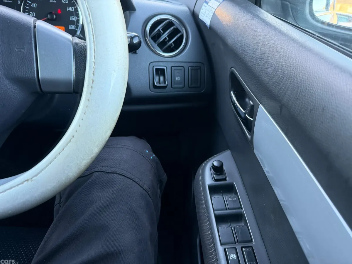 Suzuki Swift Hatchback, Petrol, 2009, White