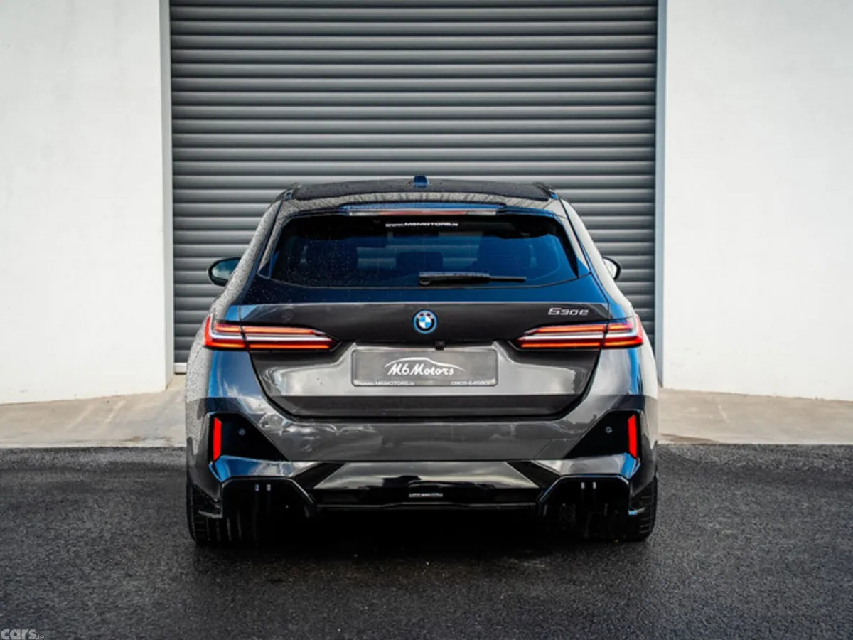 BMW 5-Series Estate, Petrol Plug-in Hybrid, 2024, Grey