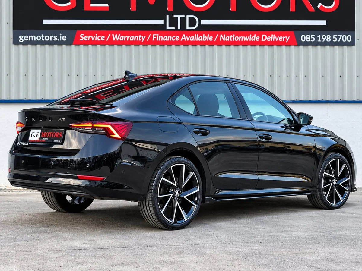 Skoda Octavia Saloon, Diesel, 2023, Black