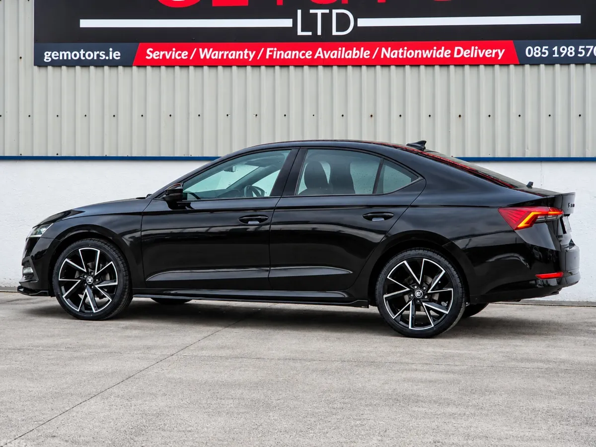 Skoda Octavia Saloon, Diesel, 2023, Black