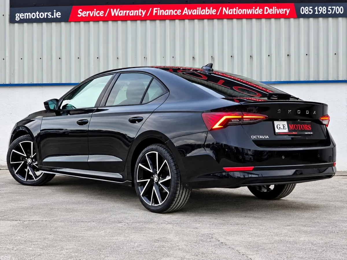 Skoda Octavia Saloon, Diesel, 2023, Black