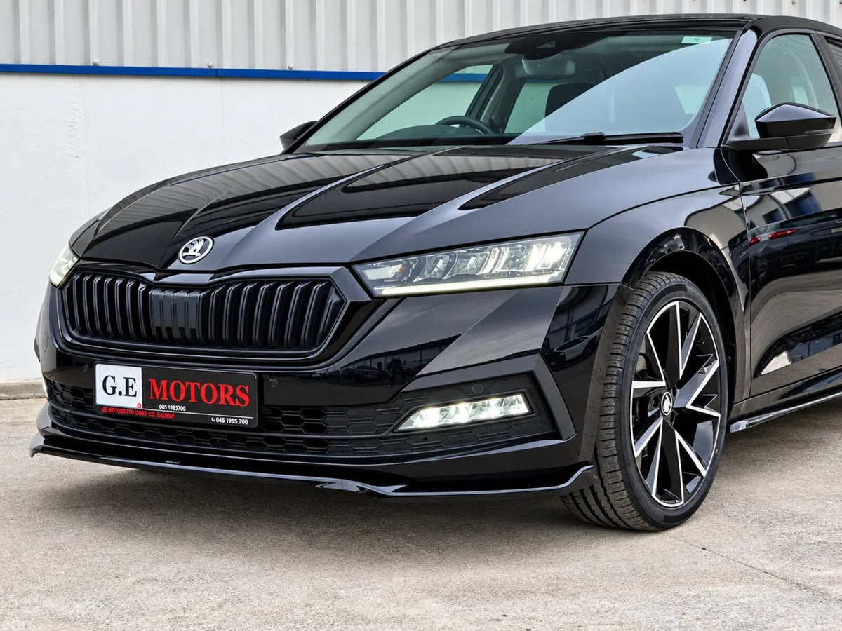 Skoda Octavia Saloon, Diesel, 2023, Black