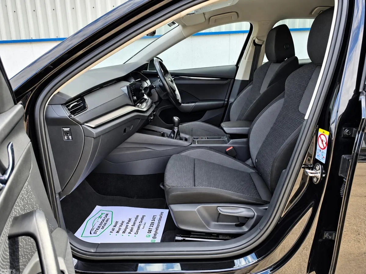 Skoda Octavia Saloon, Diesel, 2023, Black