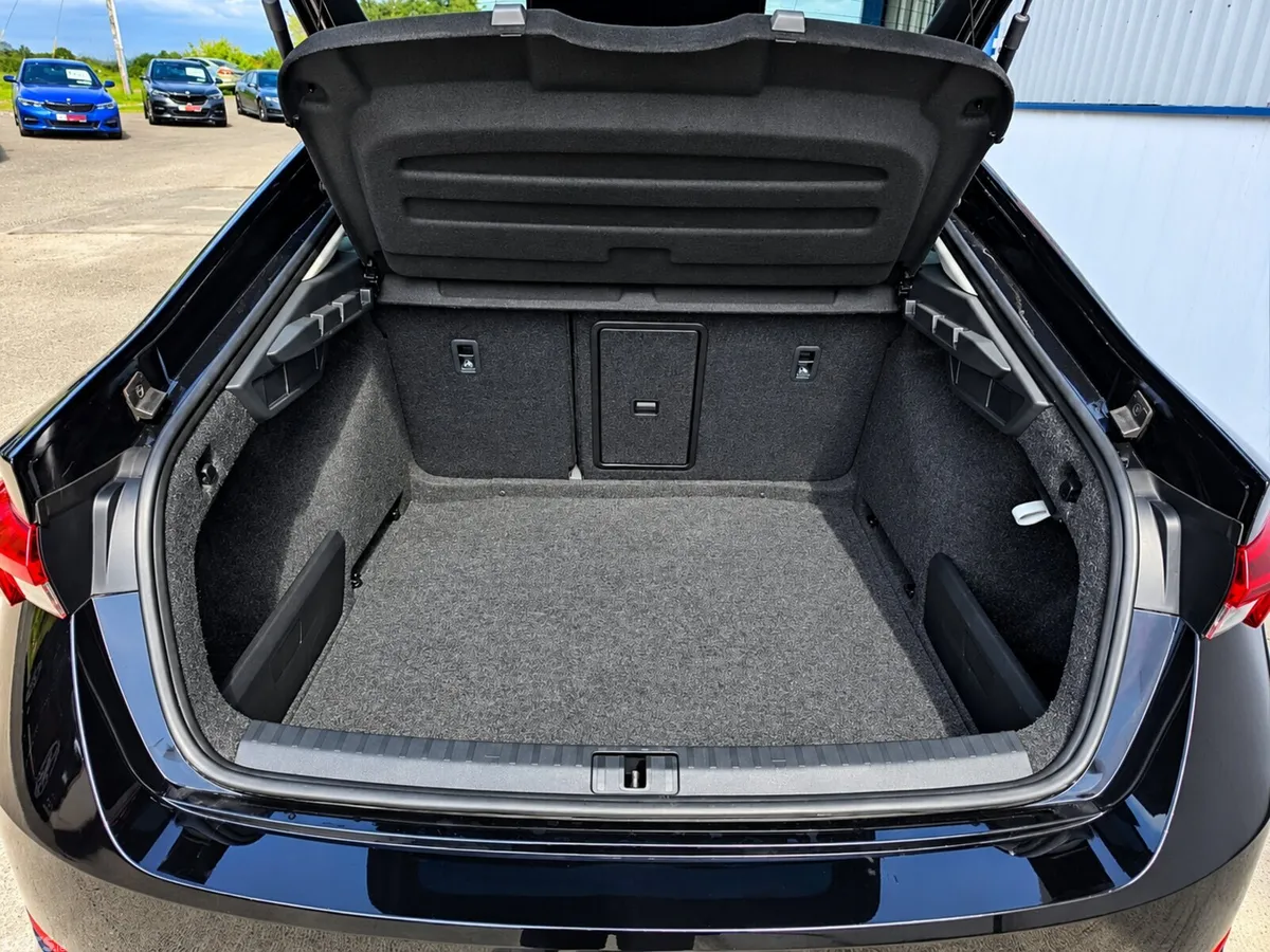 Skoda Octavia Saloon, Diesel, 2023, Black