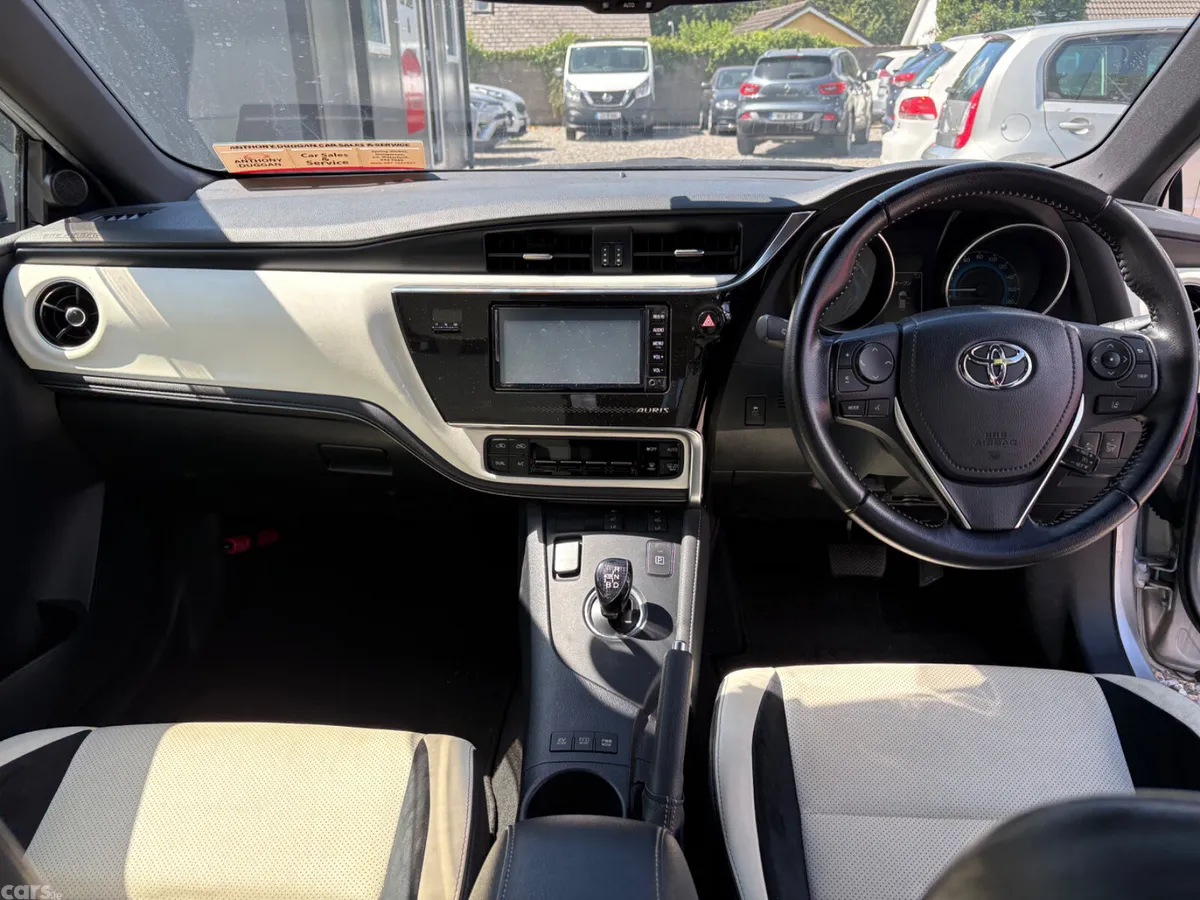Toyota Auris Hatchback, Petrol Hybrid, 2017, Silver