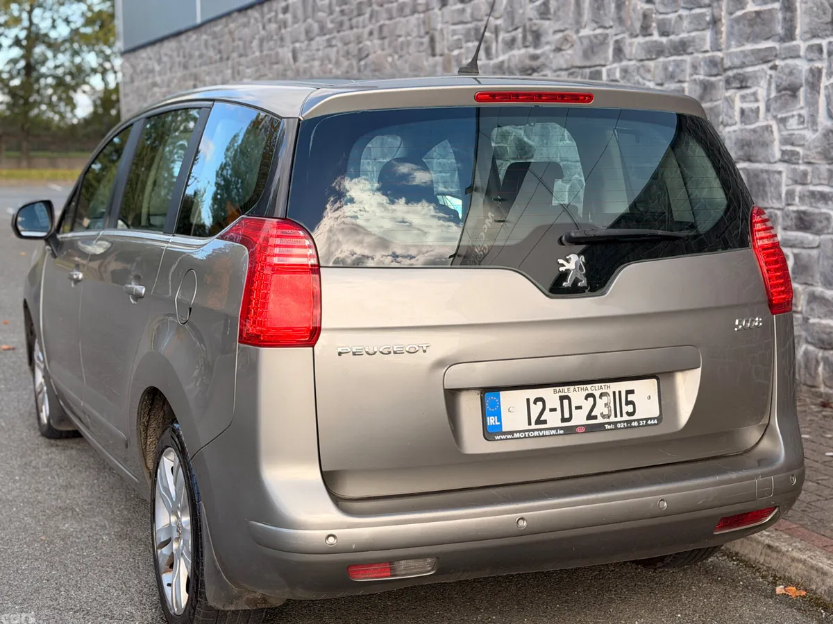 Peugeot 5008 MPV, Diesel, 2012, Grey